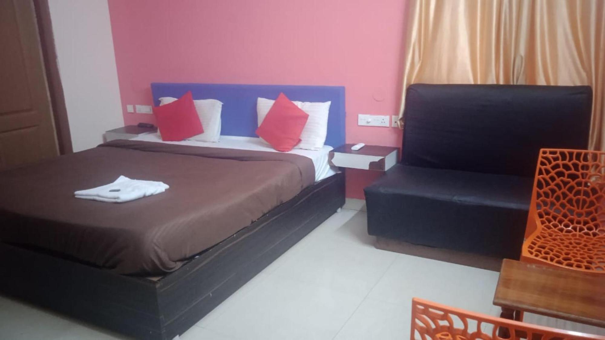 Goroomgo Blue Bell Bhubaneswar - Well Decorated Room -Wifi And Parking Facilities Available Esterno foto